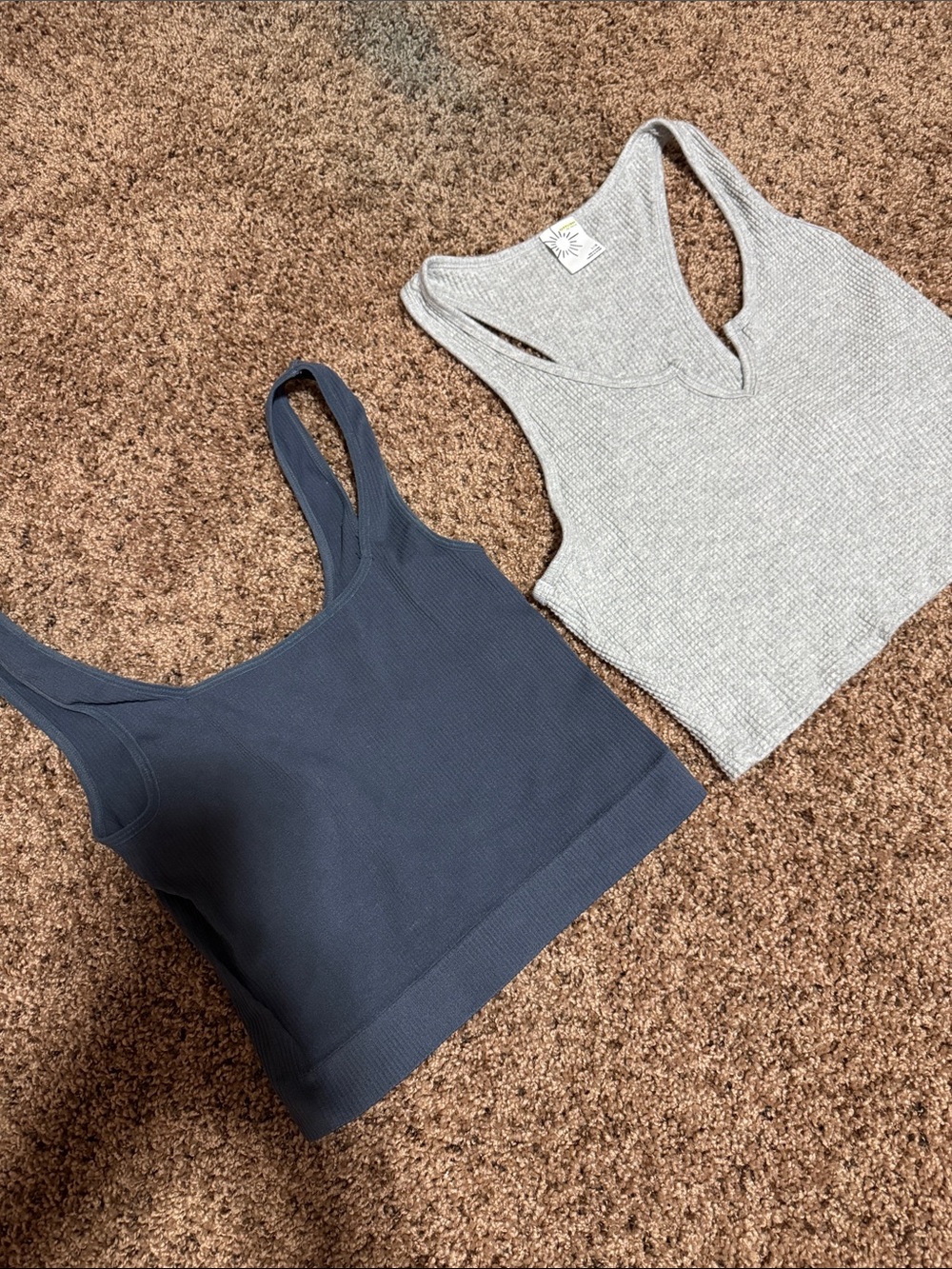 2 tanks size large.